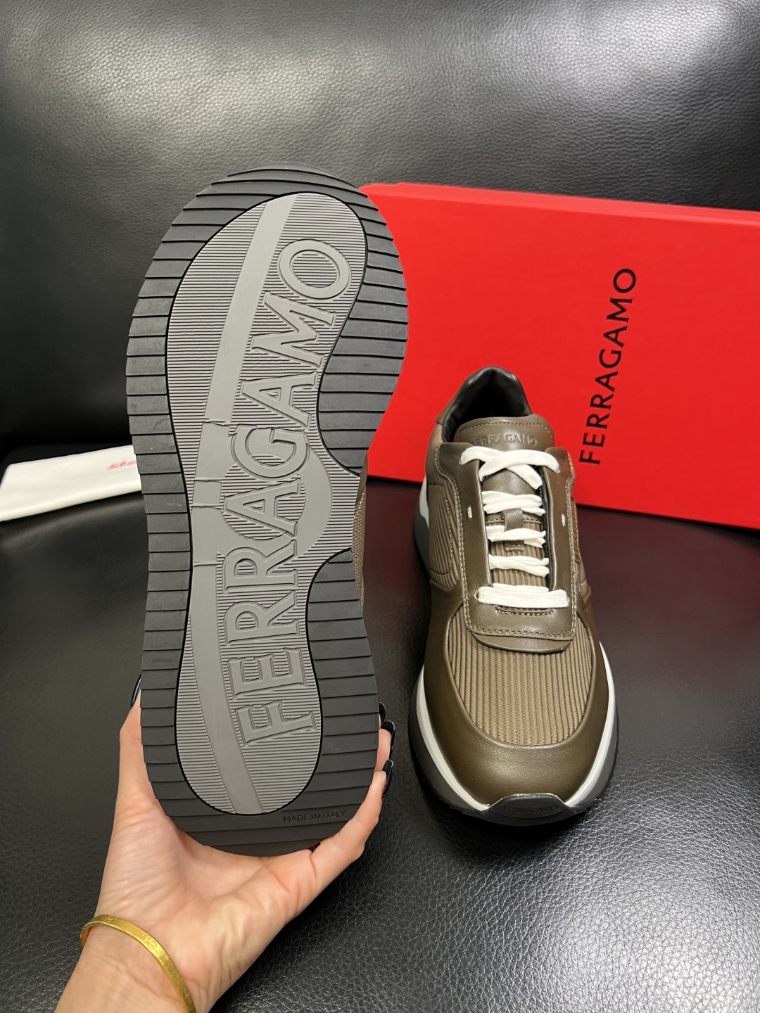 Ferragamo 高品质 顶级工艺品 菲拉格慕 专柜同步发售原厂配置，意大利进口原版牛皮，进口水染牛里