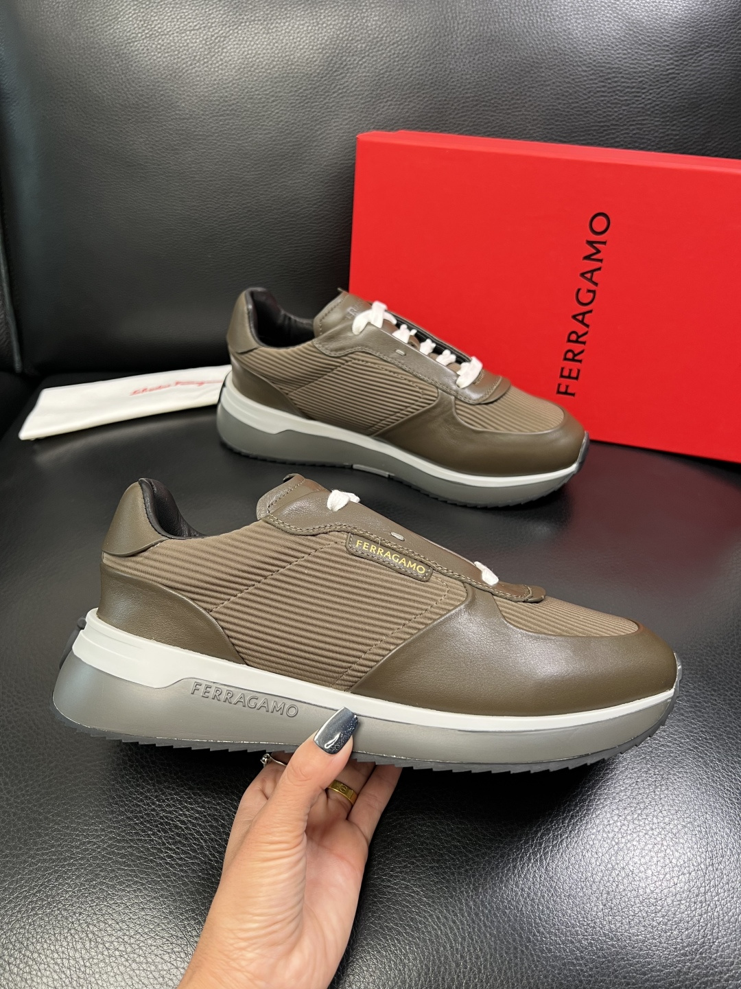 Ferragamo 高品质 顶级工艺品 菲拉格慕 专柜同步发售原厂配置，意大利进口原版牛皮，进口水染牛里