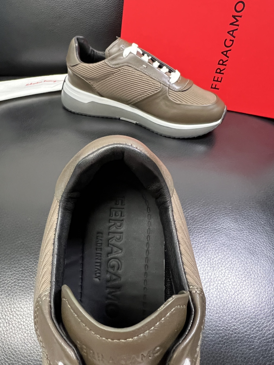 Ferragamo 高品质 顶级工艺品 菲拉格慕 专柜同步发售原厂配置，意大利进口原版牛皮，进口水染牛里