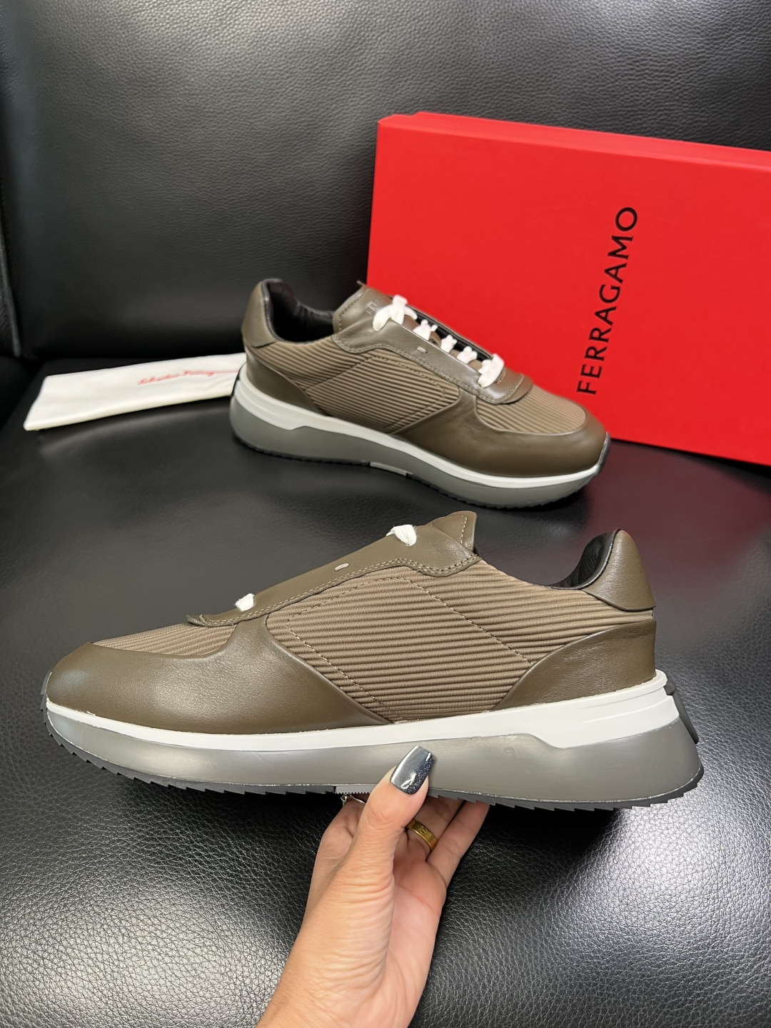 Ferragamo 高品质 顶级工艺品 菲拉格慕 专柜同步发售原厂配置，意大利进口原版牛皮，进口水染牛里