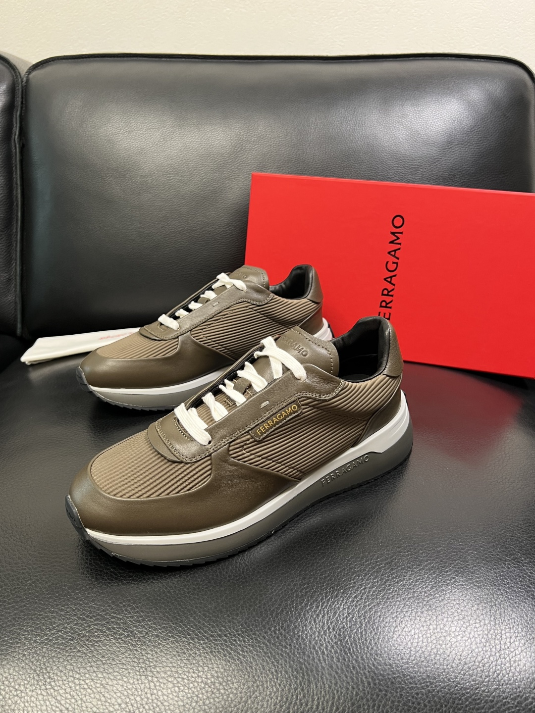 Ferragamo 高品质 顶级工艺品 菲拉格慕 专柜同步发售原厂配置，意大利进口原版牛皮，进口水染牛里