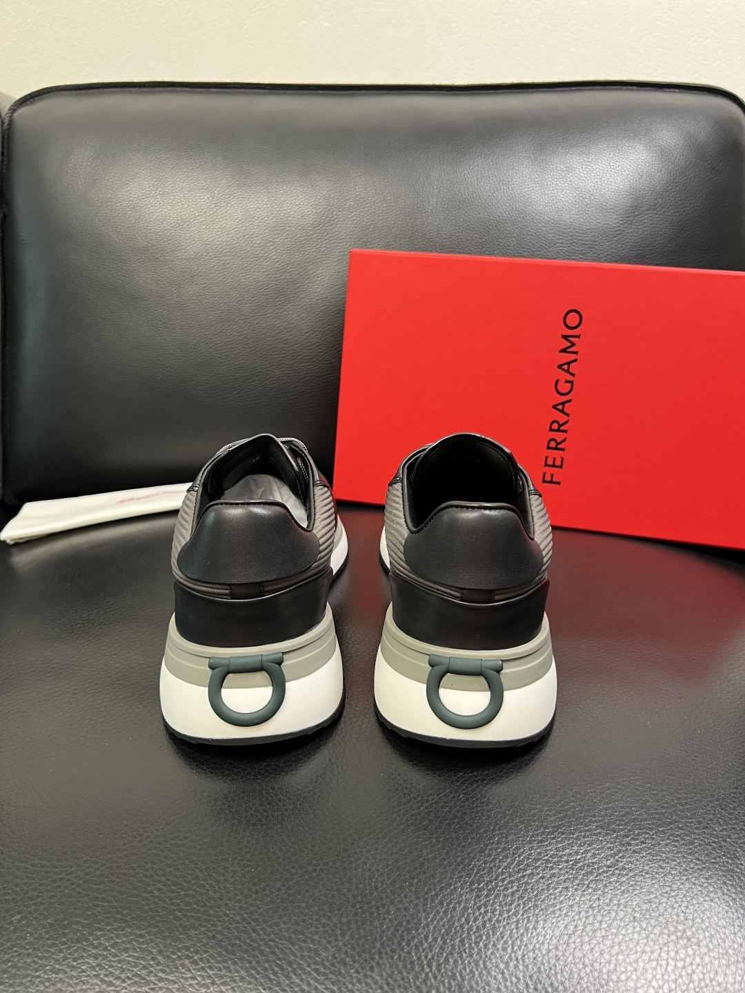 Ferragamo 高品质 顶级工艺品 菲拉格慕 专柜同步发售原厂配置，意大利进口原版牛皮，进口水染牛里