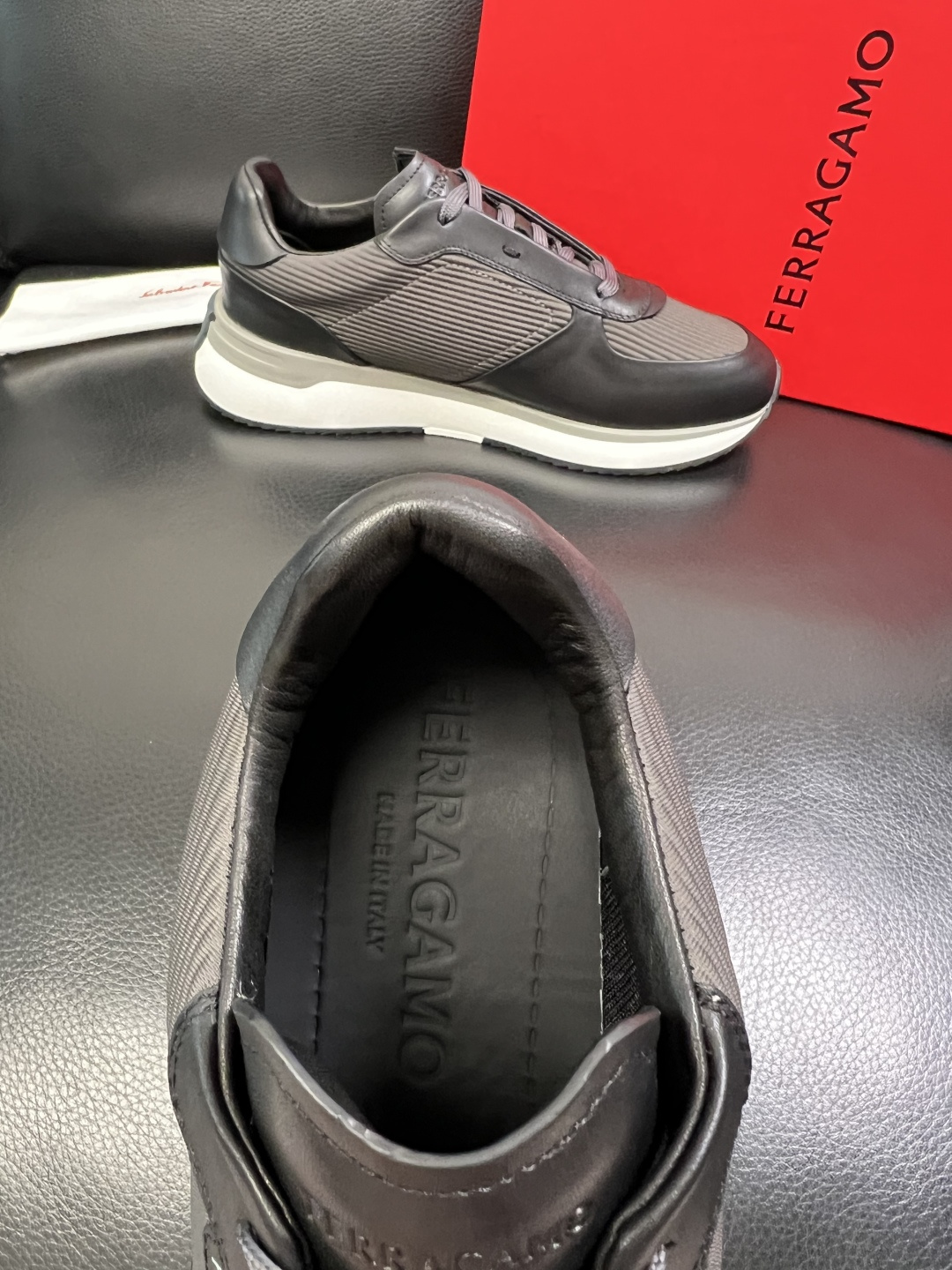 Ferragamo 高品质 顶级工艺品 菲拉格慕 专柜同步发售原厂配置，意大利进口原版牛皮，进口水染牛里