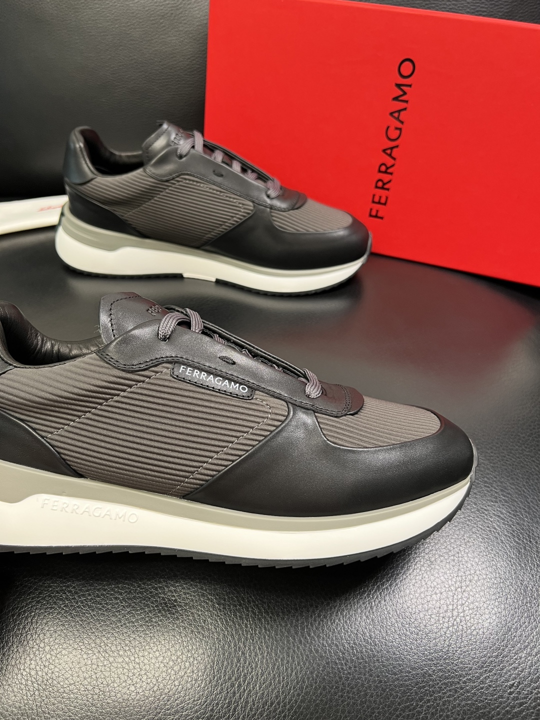 Ferragamo 高品质 顶级工艺品 菲拉格慕 专柜同步发售原厂配置，意大利进口原版牛皮，进口水染牛里