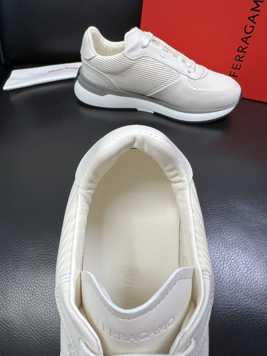 Ferragamo 高品质 顶级工艺品 菲拉格慕 专柜同步发售原厂配置，意大利进口原版牛皮，进口水染牛里