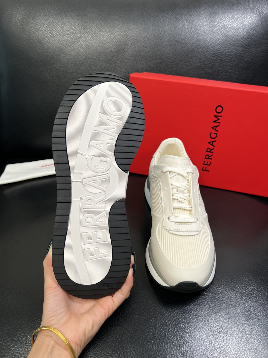 Ferragamo 高品质 顶级工艺品 菲拉格慕 专柜同步发售原厂配置，意大利进口原版牛皮，进口水染牛里