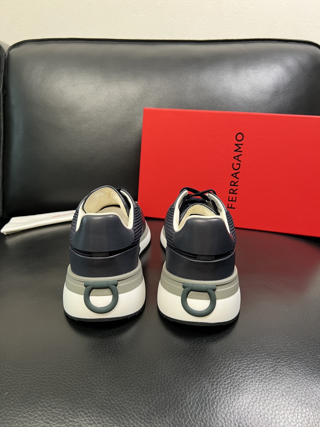 Ferragamo 高品质 顶级工艺品 菲拉格慕 专柜同步发售原厂配置，意大利进口原版牛皮，进口水染牛里