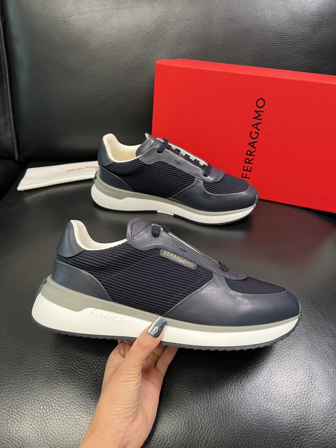 Ferragamo 高品质 顶级工艺品 菲拉格慕 专柜同步发售原厂配置，意大利进口原版牛皮，进口水染牛里