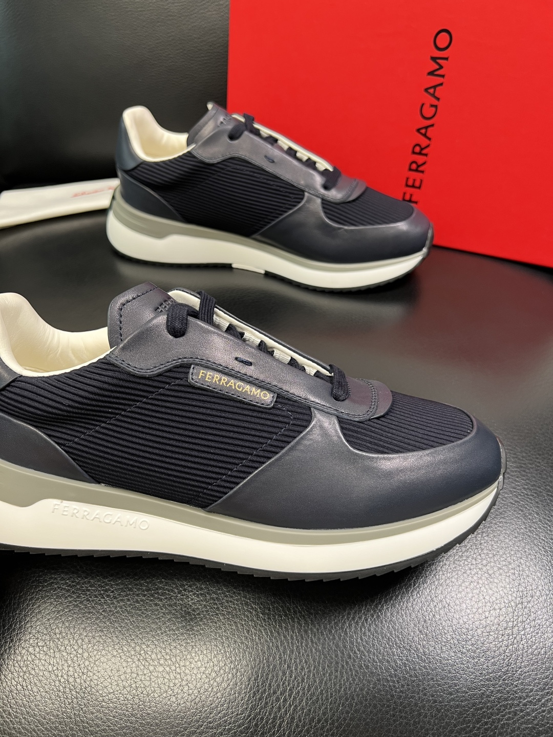 Ferragamo 高品质 顶级工艺品 菲拉格慕 专柜同步发售原厂配置，意大利进口原版牛皮，进口水染牛里