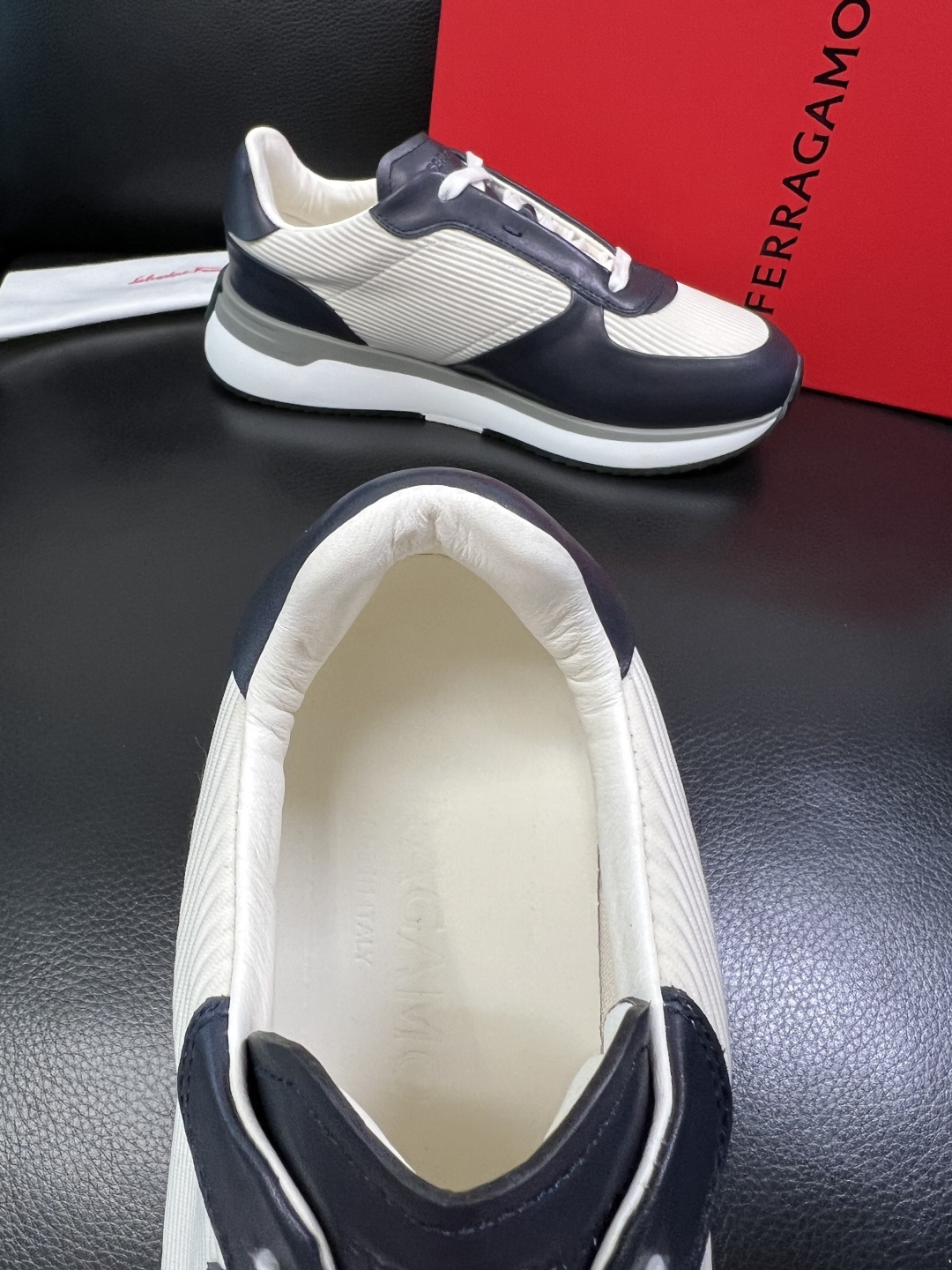 Ferragamo 高品质 顶级工艺品 菲拉格慕 专柜同步发售原厂配置，意大利进口原版牛皮，进口水染牛里