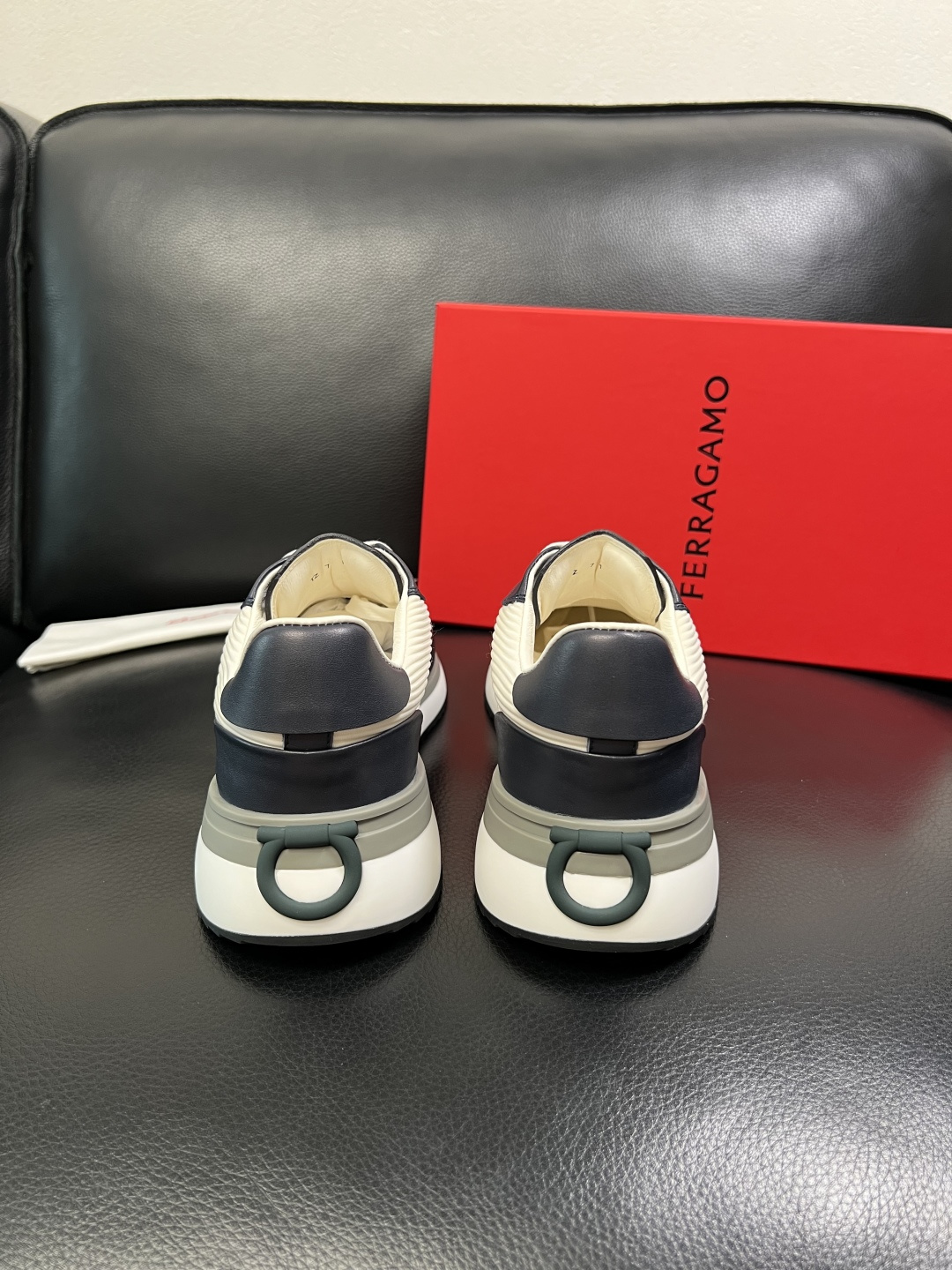 Ferragamo 高品质 顶级工艺品 菲拉格慕 专柜同步发售原厂配置，意大利进口原版牛皮，进口水染牛里