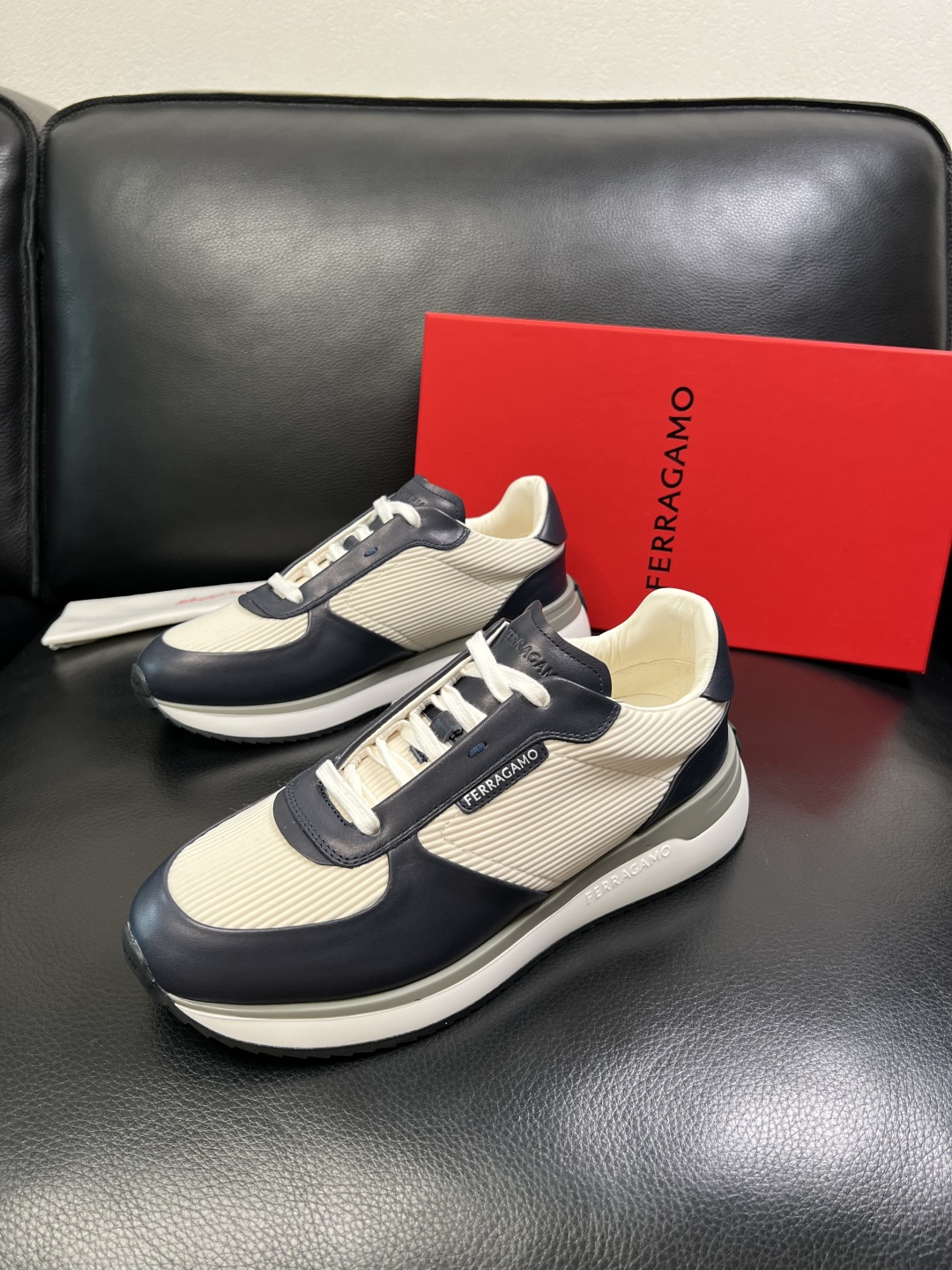 Ferragamo 高品质 顶级工艺品 菲拉格慕 专柜同步发售原厂配置，意大利进口原版牛皮，进口水染牛里