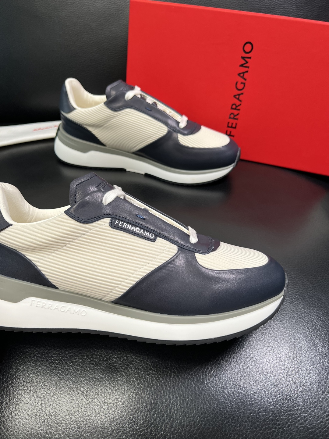 Ferragamo 高品质 顶级工艺品 菲拉格慕 专柜同步发售原厂配置，意大利进口原版牛皮，进口水染牛里