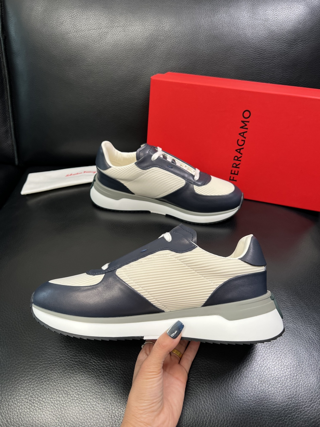 Ferragamo 高品质 顶级工艺品 菲拉格慕 专柜同步发售原厂配置，意大利进口原版牛皮，进口水染牛里