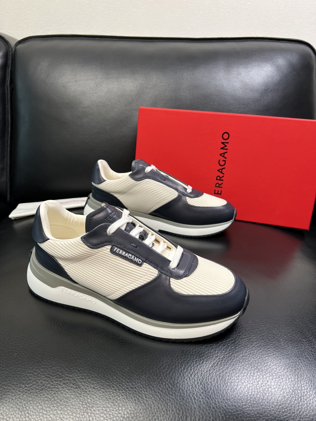 Ferragamo 高品质 顶级工艺品 菲拉格慕 专柜同步发售原厂配置，意大利进口原版牛皮，进口水染牛里