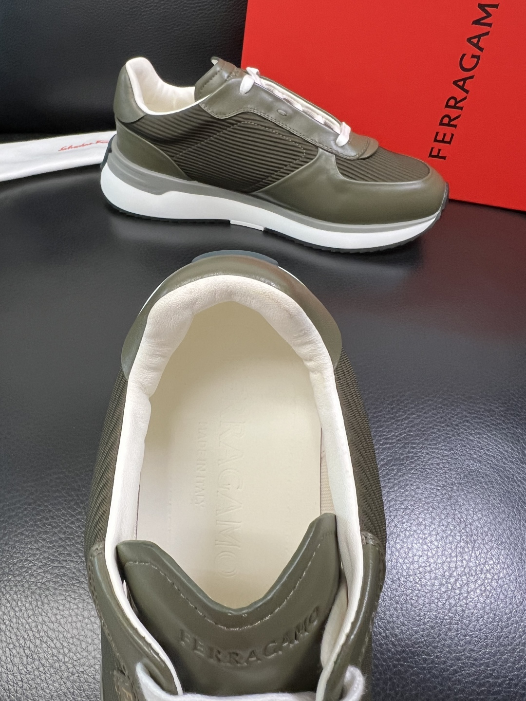 Ferragamo 高品质 顶级工艺品 菲拉格慕 专柜同步发售原厂配置，意大利进口原版牛皮，进口水染牛里