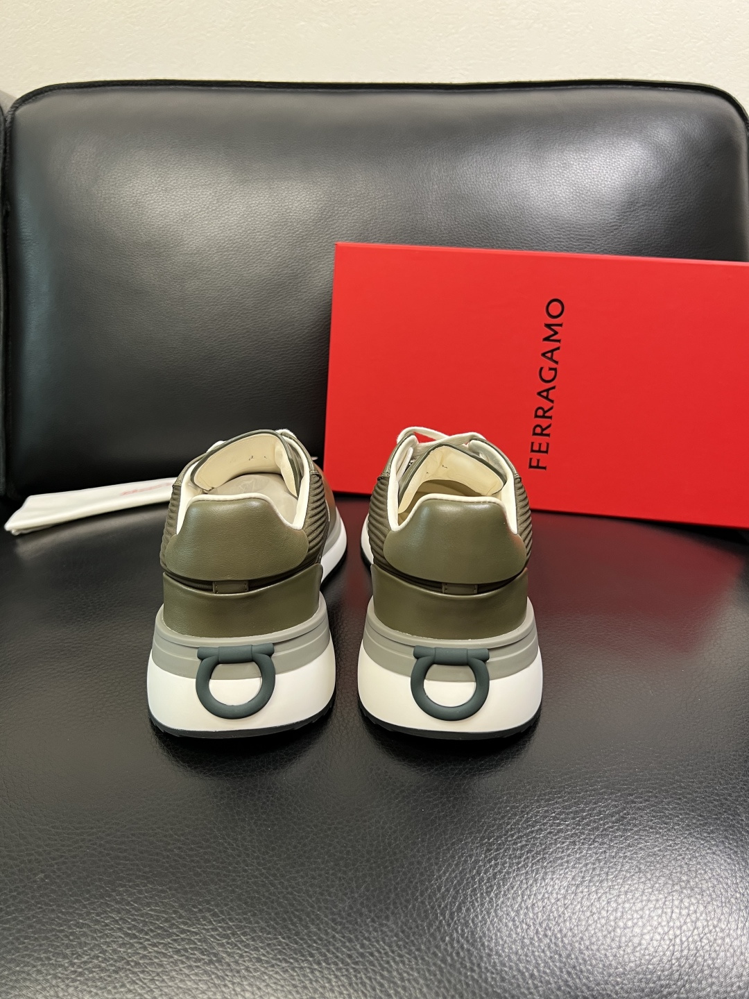 Ferragamo 高品质 顶级工艺品 菲拉格慕 专柜同步发售原厂配置，意大利进口原版牛皮，进口水染牛里