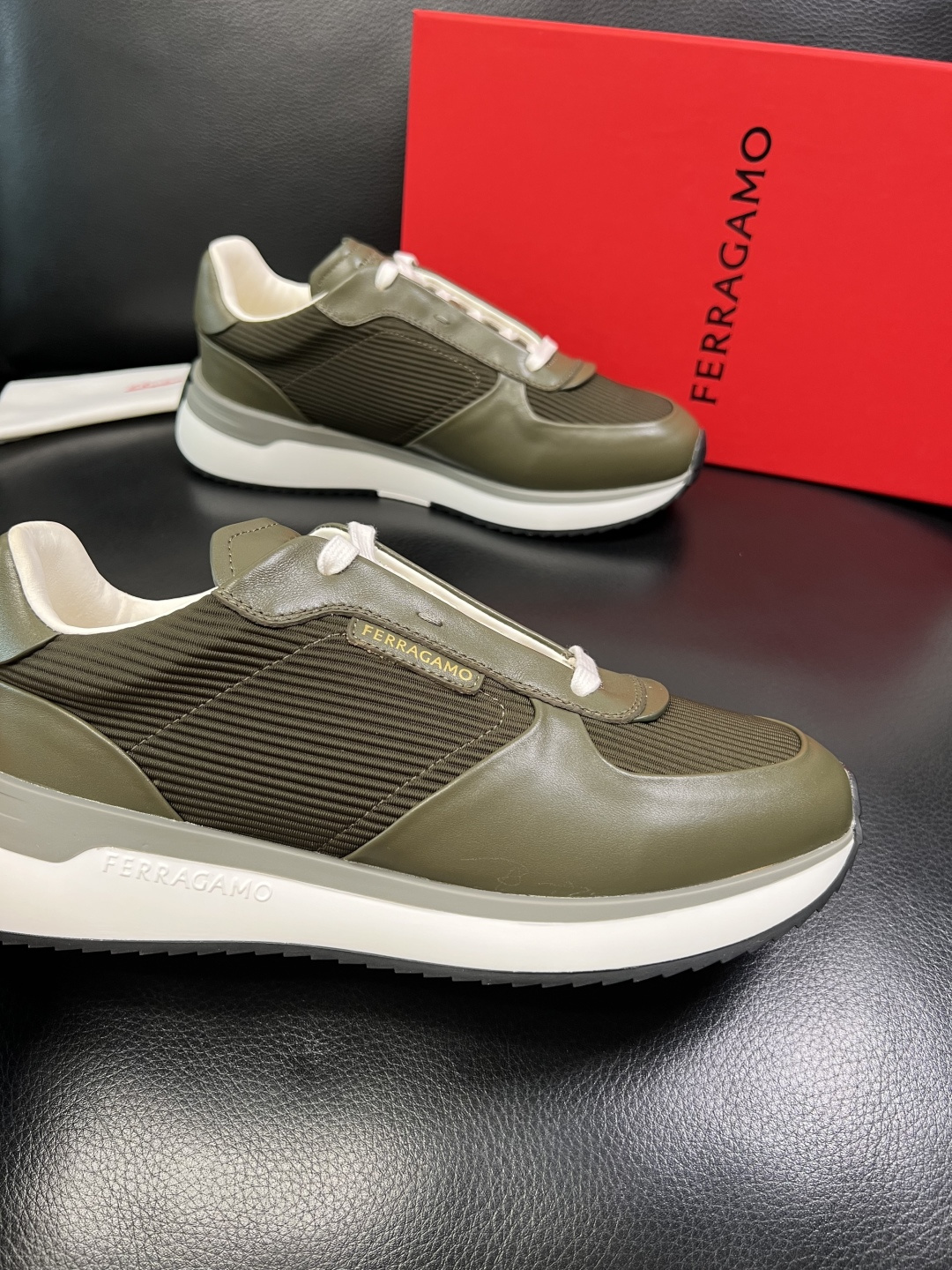 Ferragamo 高品质 顶级工艺品 菲拉格慕 专柜同步发售原厂配置，意大利进口原版牛皮，进口水染牛里