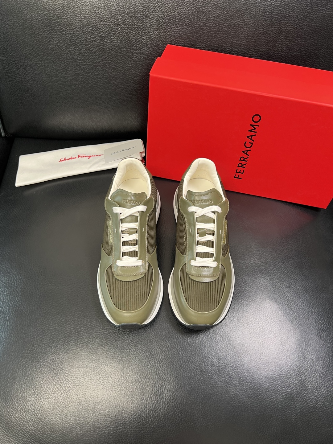 Ferragamo 高品质 顶级工艺品 菲拉格慕 专柜同步发售原厂配置，意大利进口原版牛皮，进口水染牛里