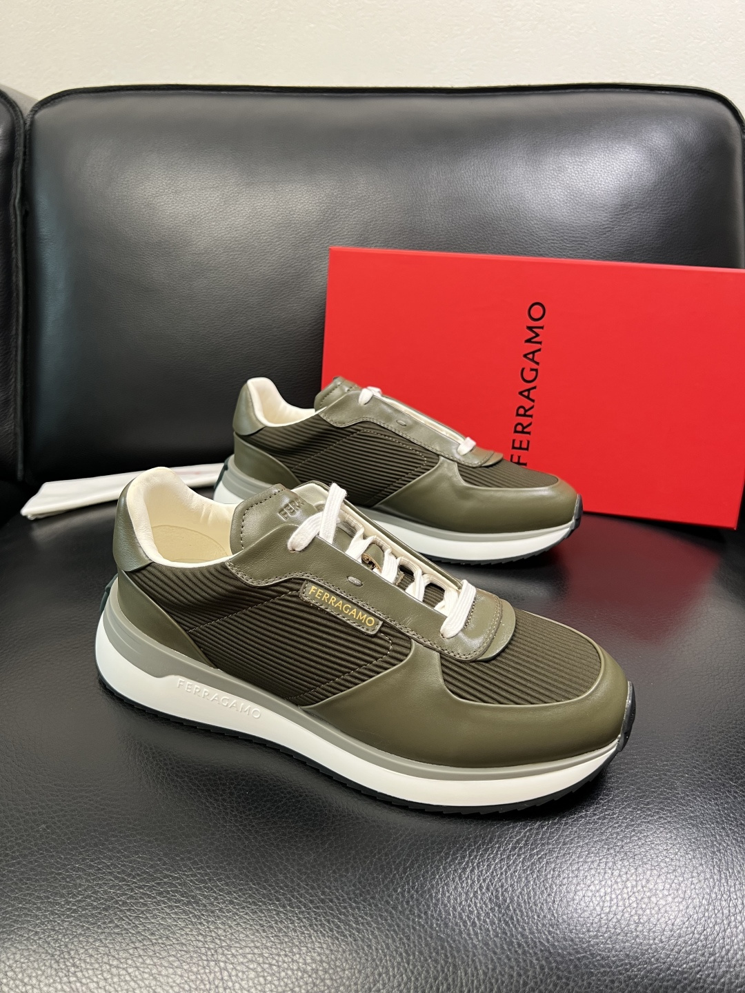 Ferragamo 高品质 顶级工艺品 菲拉格慕 专柜同步发售原厂配置，意大利进口原版牛皮，进口水染牛里