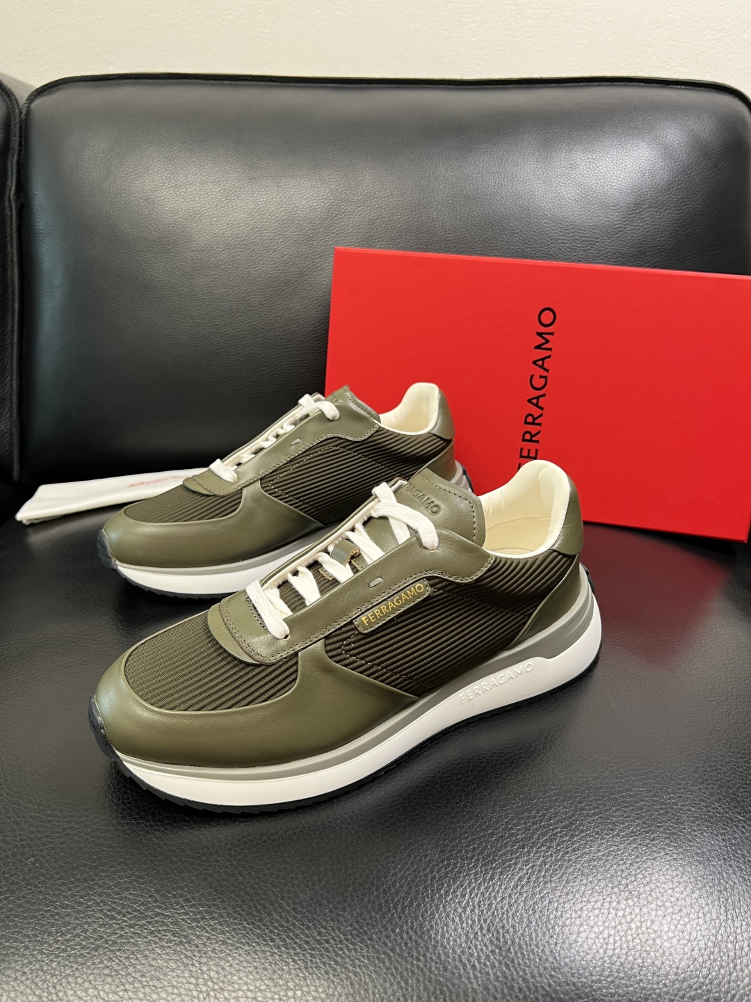 Ferragamo 高品质 顶级工艺品 菲拉格慕 专柜同步发售原厂配置，意大利进口原版牛皮，进口水染牛里