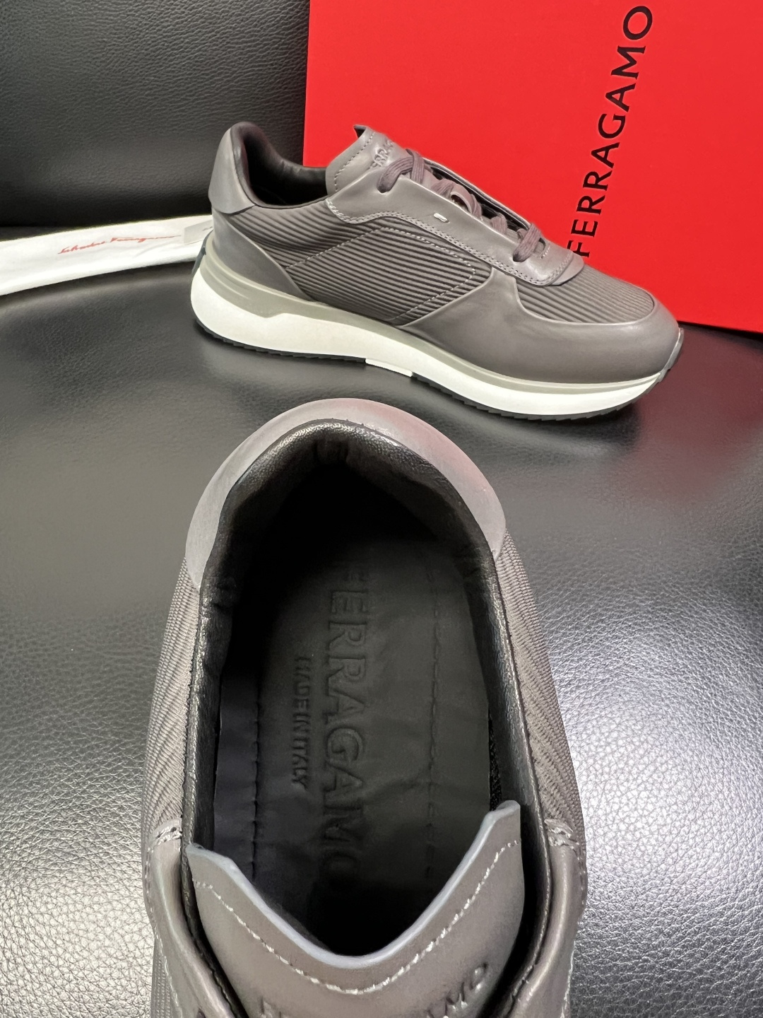 Ferragamo 高品质 顶级工艺品 菲拉格慕 专柜同步发售原厂配置，意大利进口原版牛皮，进口水染牛里