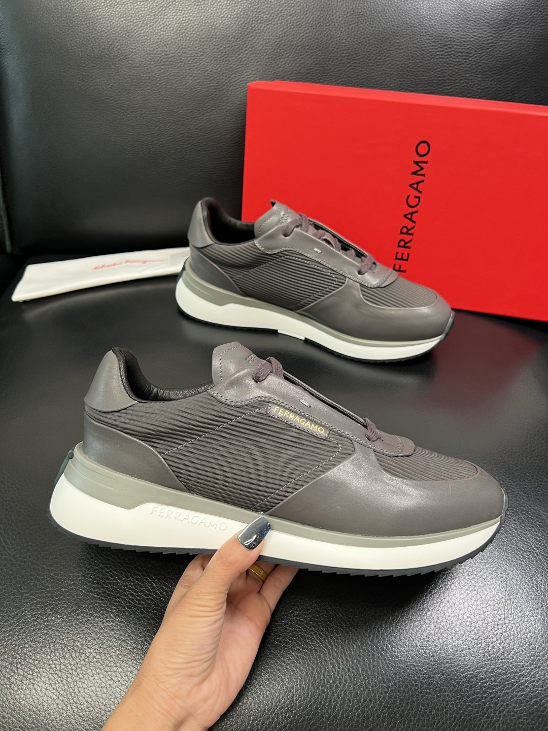 Ferragamo 高品质 顶级工艺品 菲拉格慕 专柜同步发售原厂配置，意大利进口原版牛皮，进口水染牛里