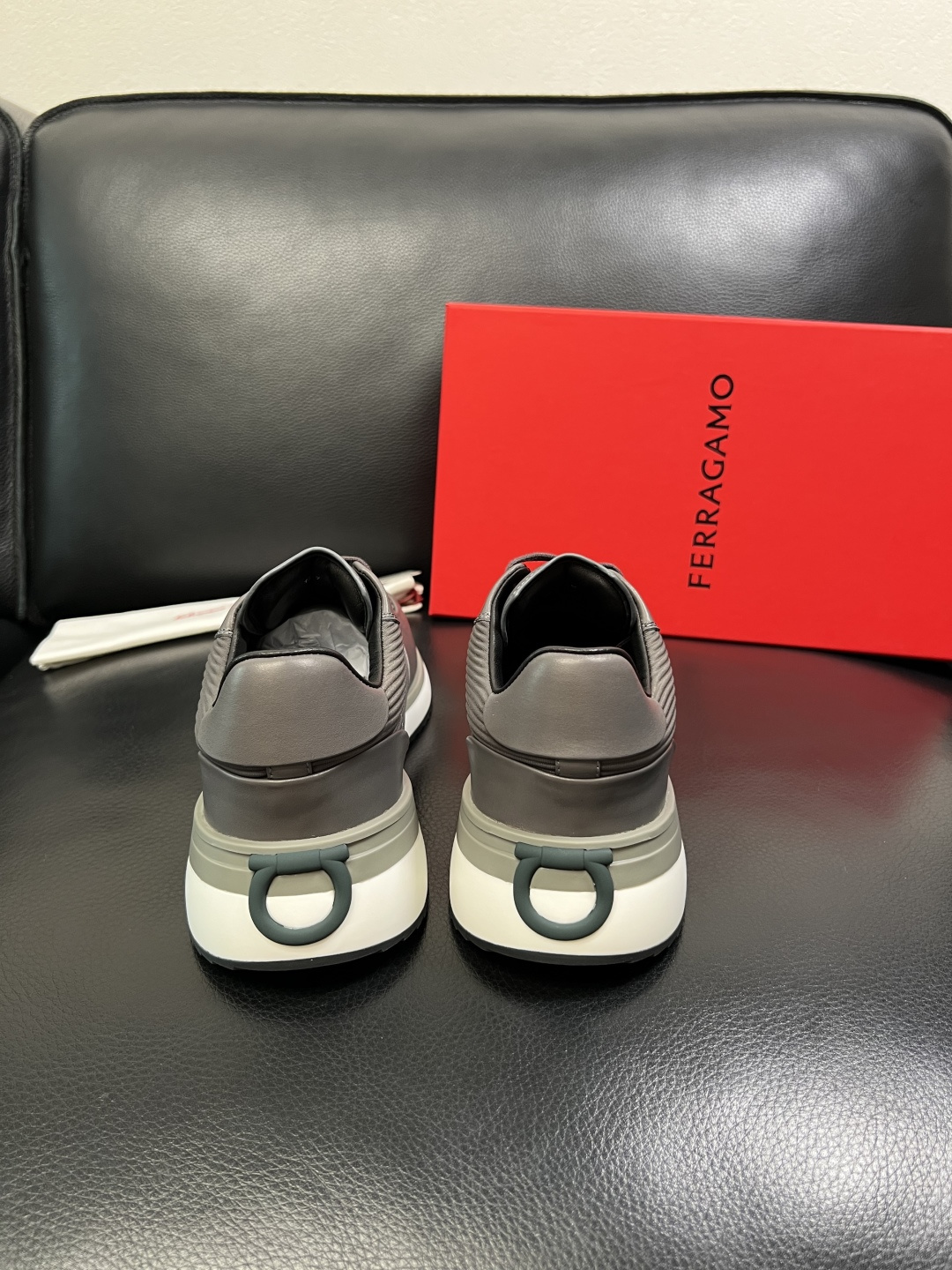 Ferragamo 高品质 顶级工艺品 菲拉格慕 专柜同步发售原厂配置，意大利进口原版牛皮，进口水染牛里