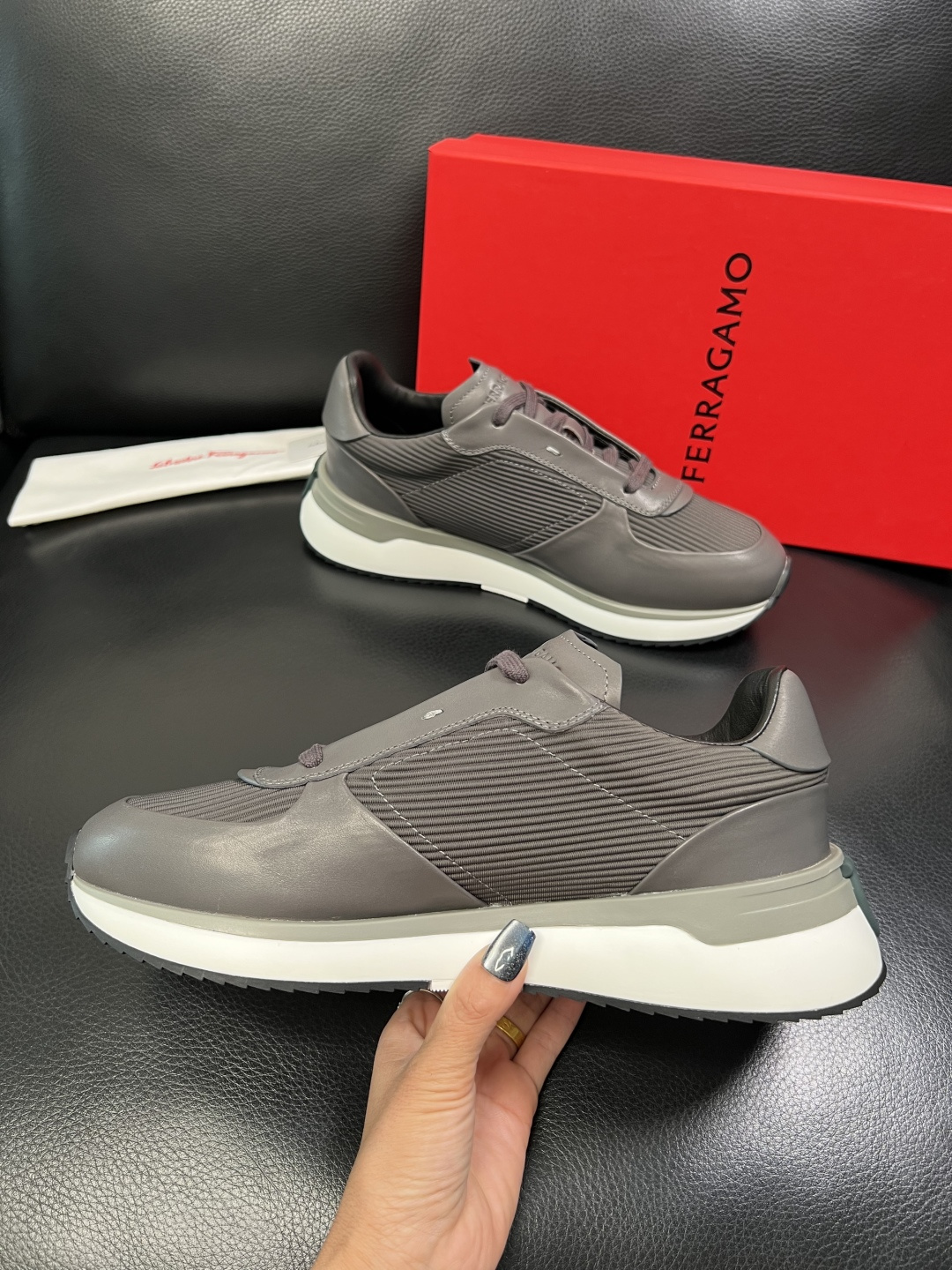 Ferragamo 高品质 顶级工艺品 菲拉格慕 专柜同步发售原厂配置，意大利进口原版牛皮，进口水染牛里