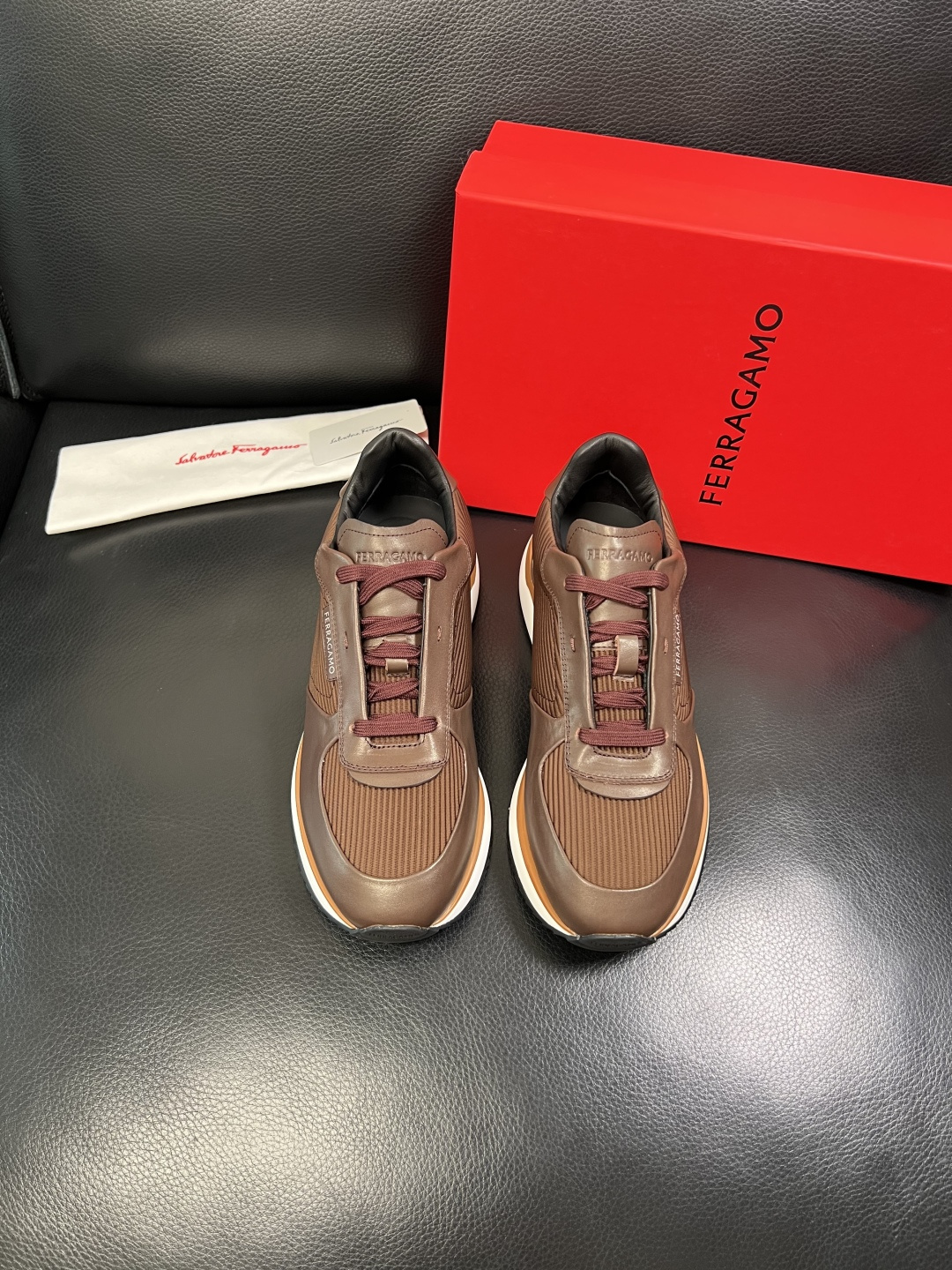 Ferragamo 高品质 顶级工艺品 菲拉格慕 专柜同步发售原厂配置，意大利进口原版牛皮，进口水染牛里