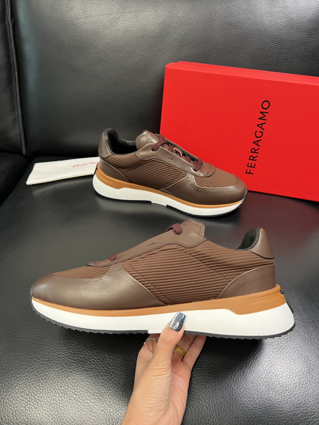 Ferragamo 高品质 顶级工艺品 菲拉格慕 专柜同步发售原厂配置，意大利进口原版牛皮，进口水染牛里