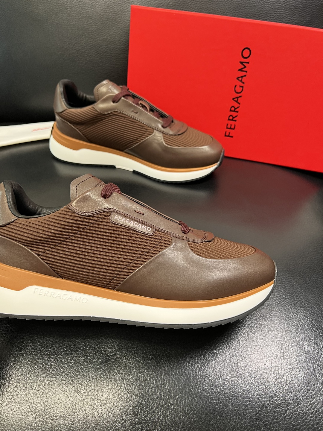 Ferragamo 高品质 顶级工艺品 菲拉格慕 专柜同步发售原厂配置，意大利进口原版牛皮，进口水染牛里