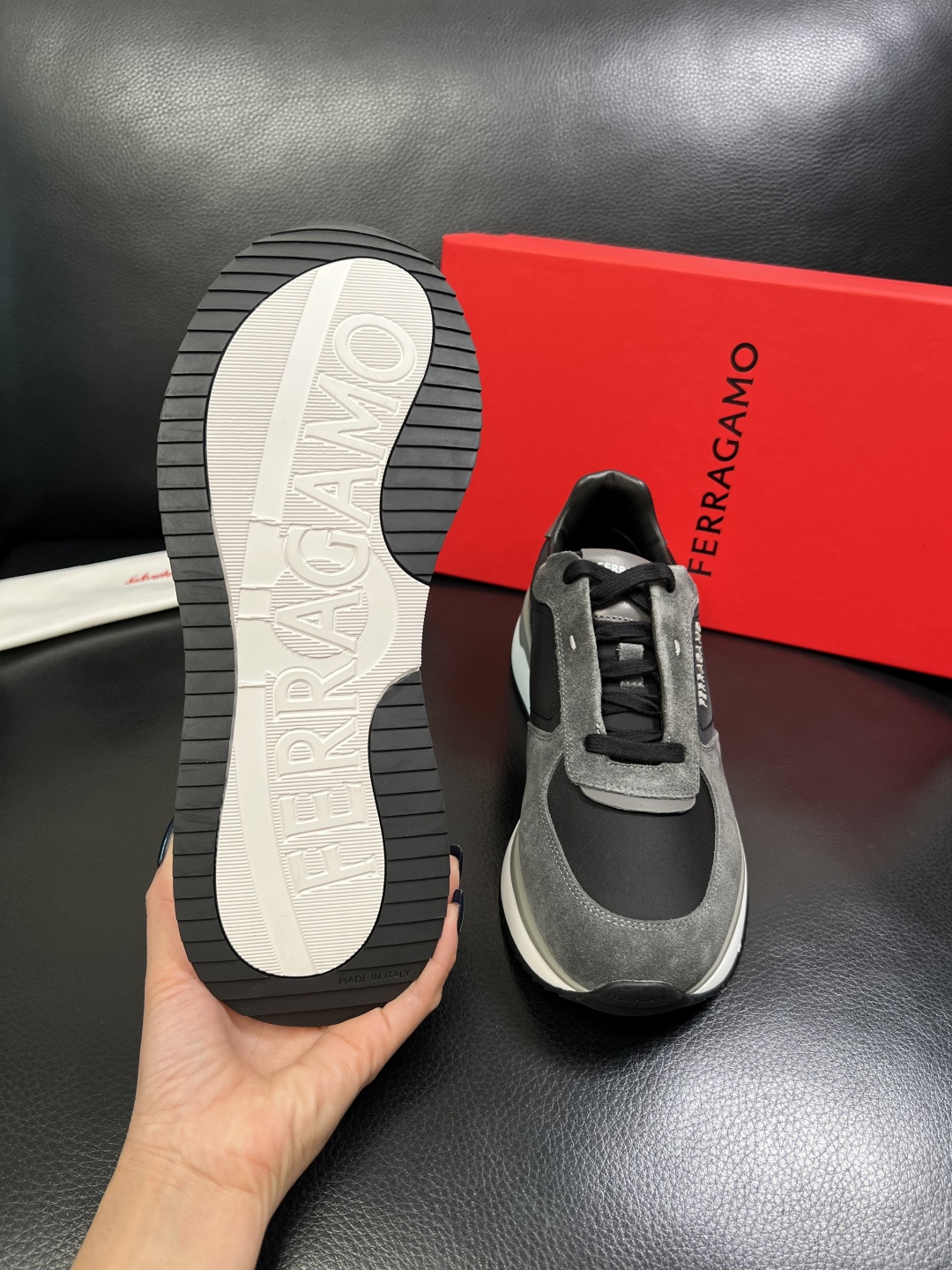 Ferragamo 高品质 顶级工艺品 菲拉格慕 专柜同步发售原厂配置，意大利进口原版牛皮，进口水染牛里