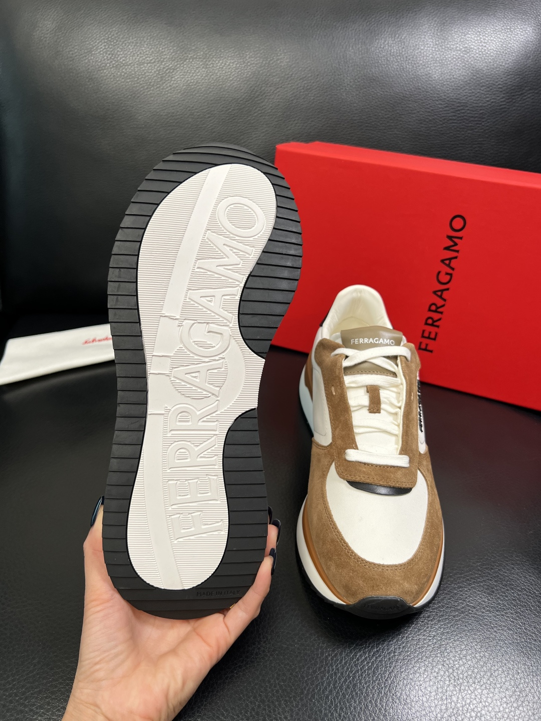 Ferragamo 高品质 顶级工艺品 菲拉格慕 专柜同步发售原厂配置，意大利进口原版牛皮，进口水染牛里