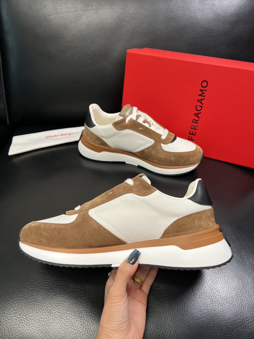 Ferragamo 高品质 顶级工艺品 菲拉格慕 专柜同步发售原厂配置，意大利进口原版牛皮，进口水染牛里