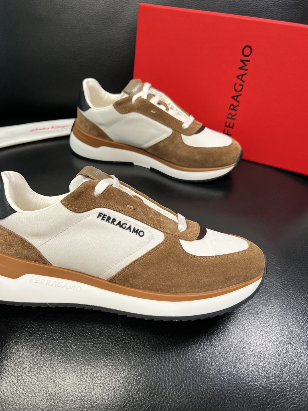 Ferragamo 高品质 顶级工艺品 菲拉格慕 专柜同步发售原厂配置，意大利进口原版牛皮，进口水染牛里