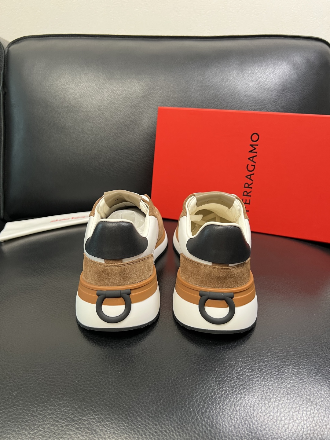 Ferragamo 高品质 顶级工艺品 菲拉格慕 专柜同步发售原厂配置，意大利进口原版牛皮，进口水染牛里