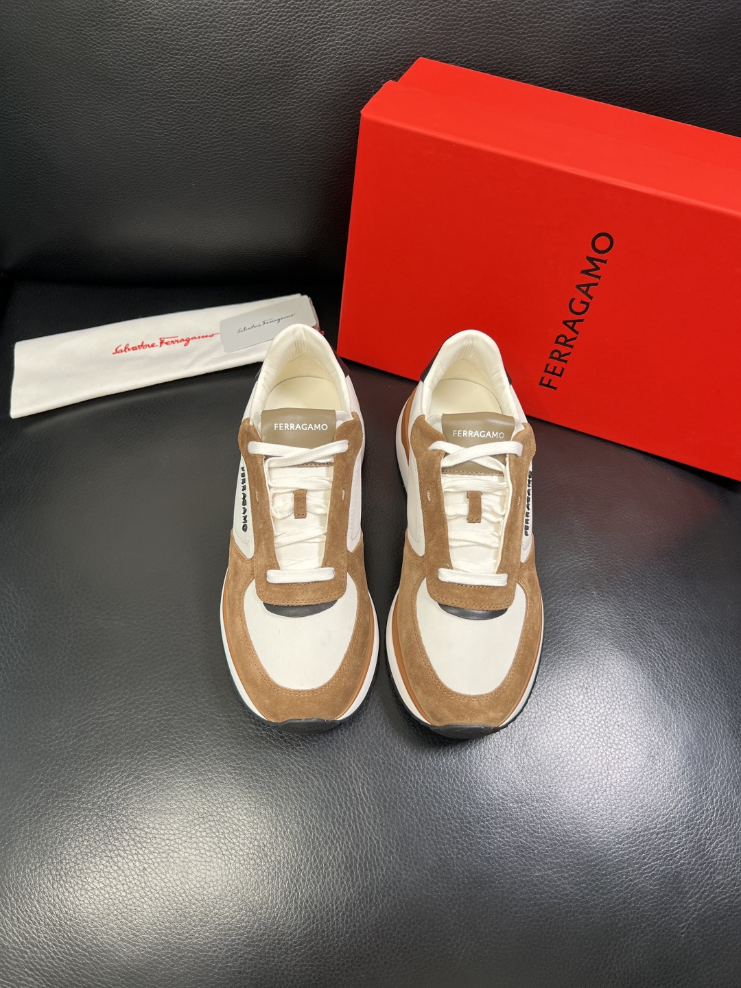 Ferragamo 高品质 顶级工艺品 菲拉格慕 专柜同步发售原厂配置，意大利进口原版牛皮，进口水染牛里