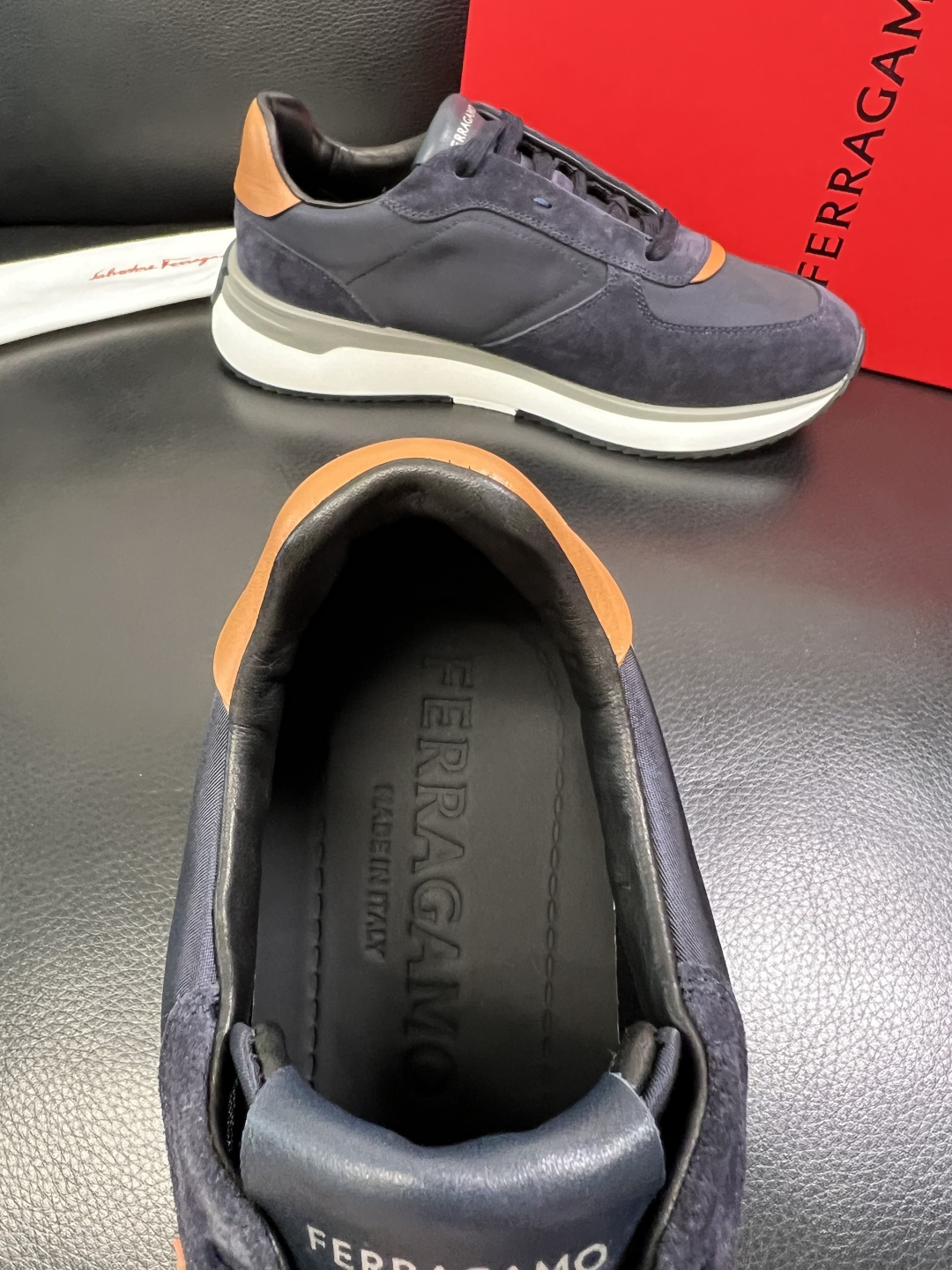 Ferragamo 高品质 顶级工艺品 菲拉格慕 专柜同步发售原厂配置，意大利进口原版牛皮，进口水染牛里