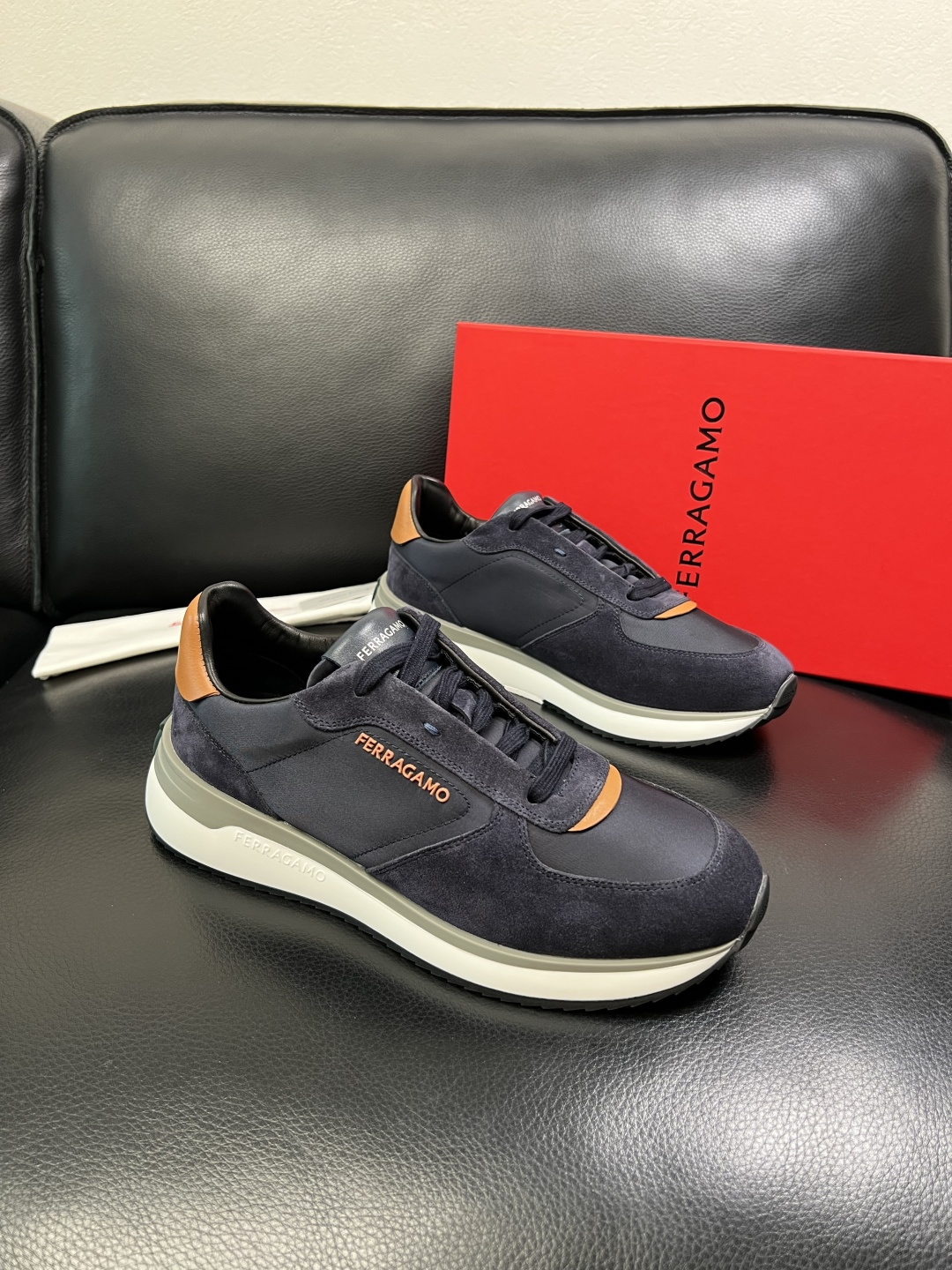 Ferragamo 高品质 顶级工艺品 菲拉格慕 专柜同步发售原厂配置，意大利进口原版牛皮，进口水染牛里