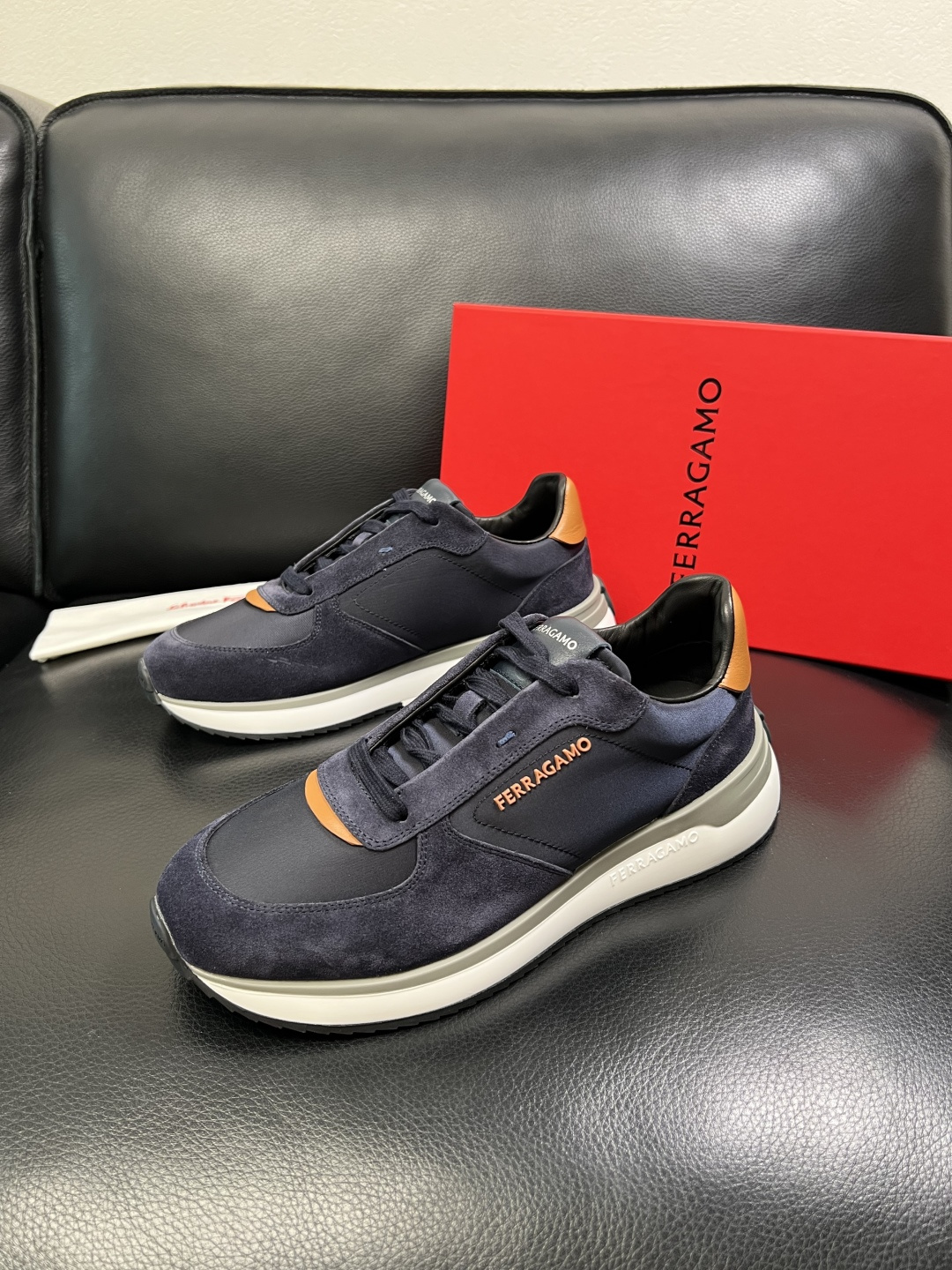 Ferragamo 高品质 顶级工艺品 菲拉格慕 专柜同步发售原厂配置，意大利进口原版牛皮，进口水染牛里