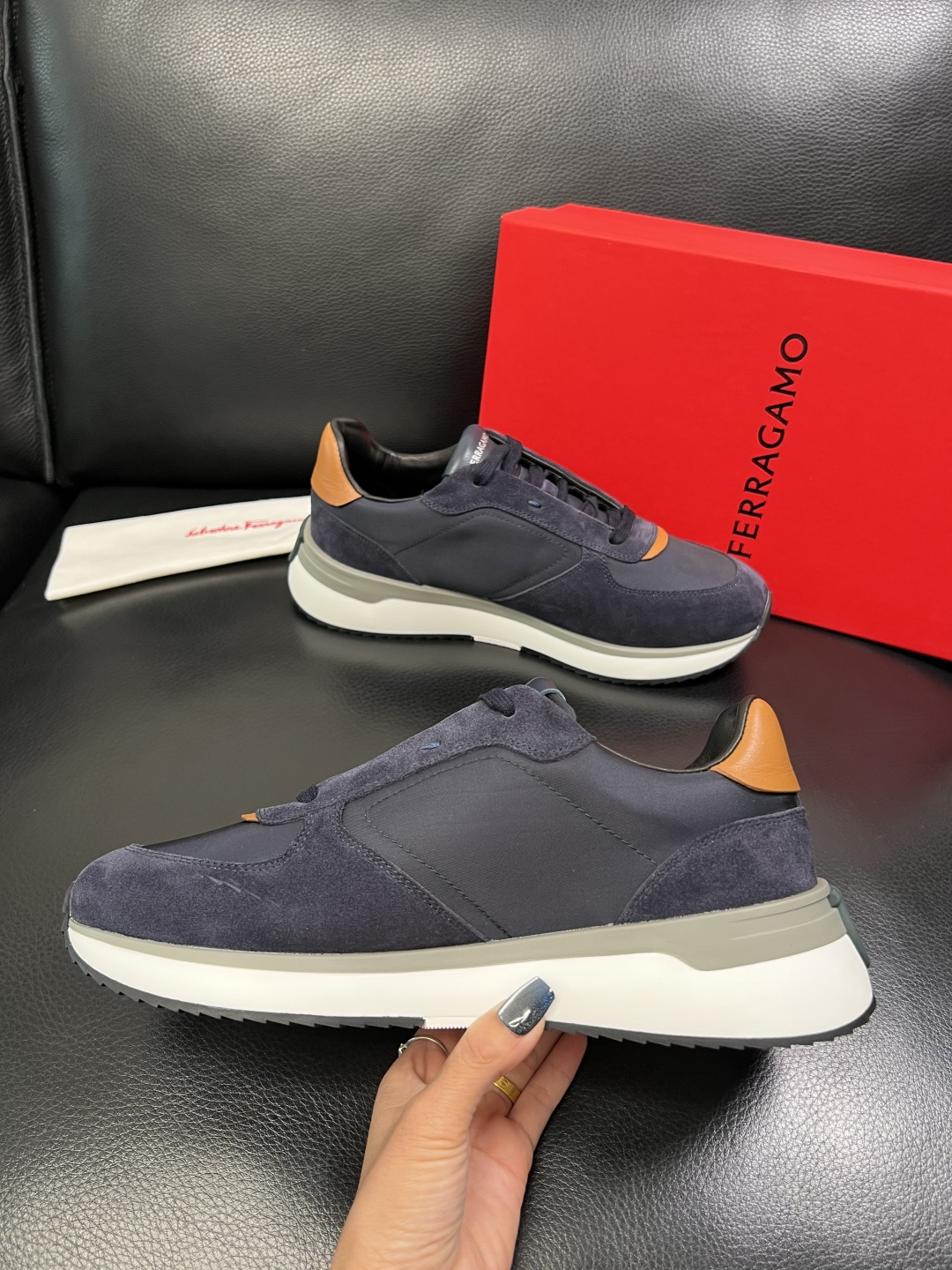 Ferragamo 高品质 顶级工艺品 菲拉格慕 专柜同步发售原厂配置，意大利进口原版牛皮，进口水染牛里