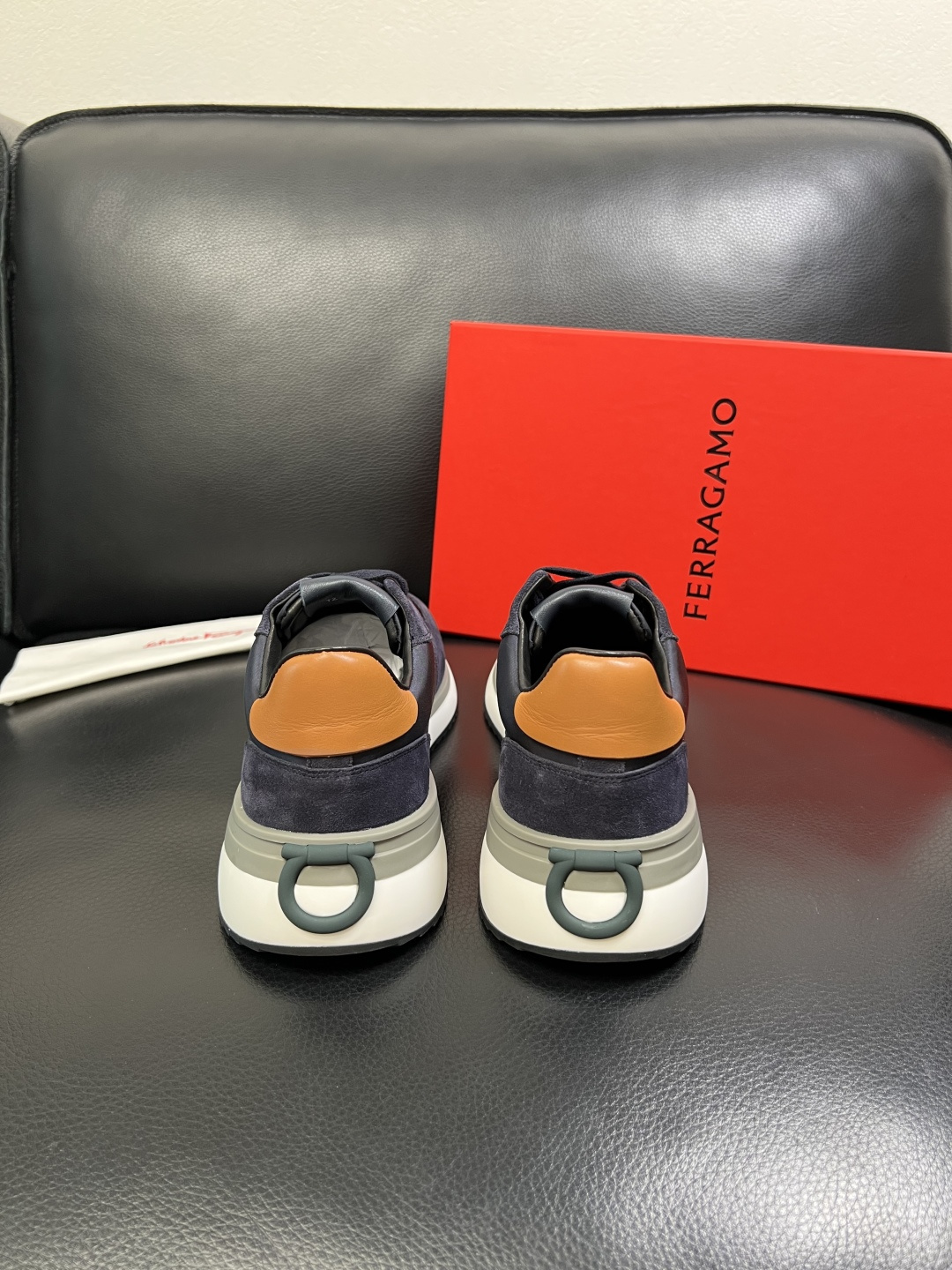 Ferragamo 高品质 顶级工艺品 菲拉格慕 专柜同步发售原厂配置，意大利进口原版牛皮，进口水染牛里