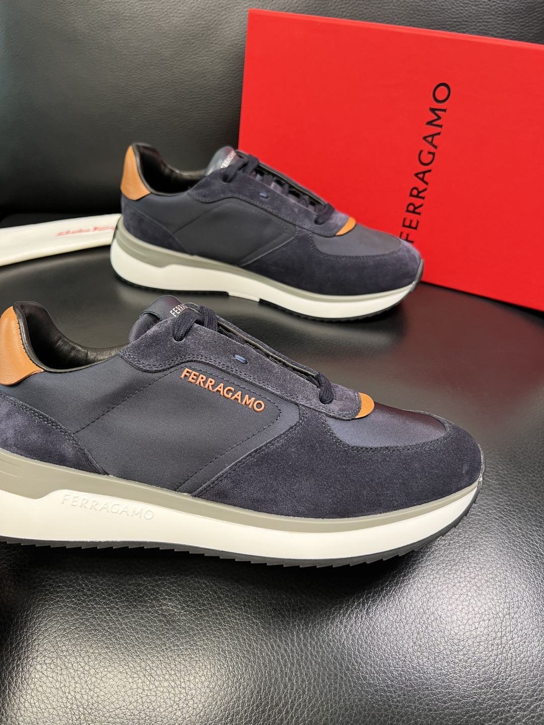 Ferragamo 高品质 顶级工艺品 菲拉格慕 专柜同步发售原厂配置，意大利进口原版牛皮，进口水染牛里