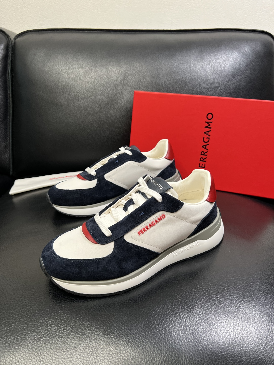 Ferragamo 高品质 顶级工艺品 菲拉格慕 专柜同步发售原厂配置，意大利进口原版牛皮，进口水染牛里