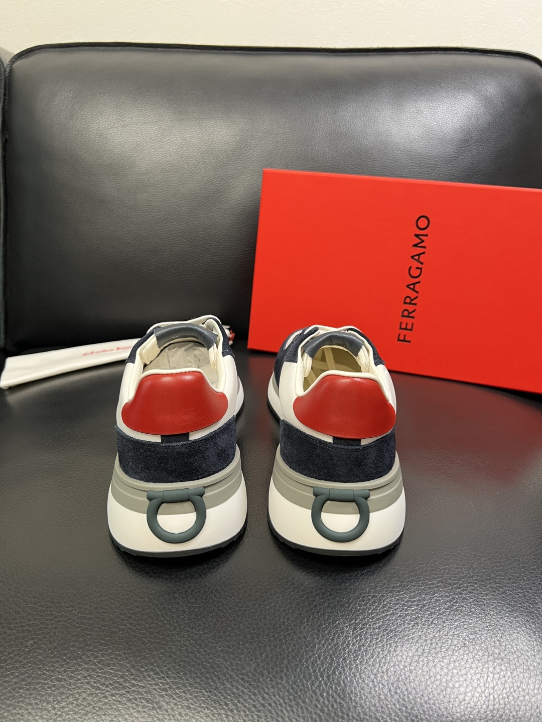 Ferragamo 高品质 顶级工艺品 菲拉格慕 专柜同步发售原厂配置，意大利进口原版牛皮，进口水染牛里