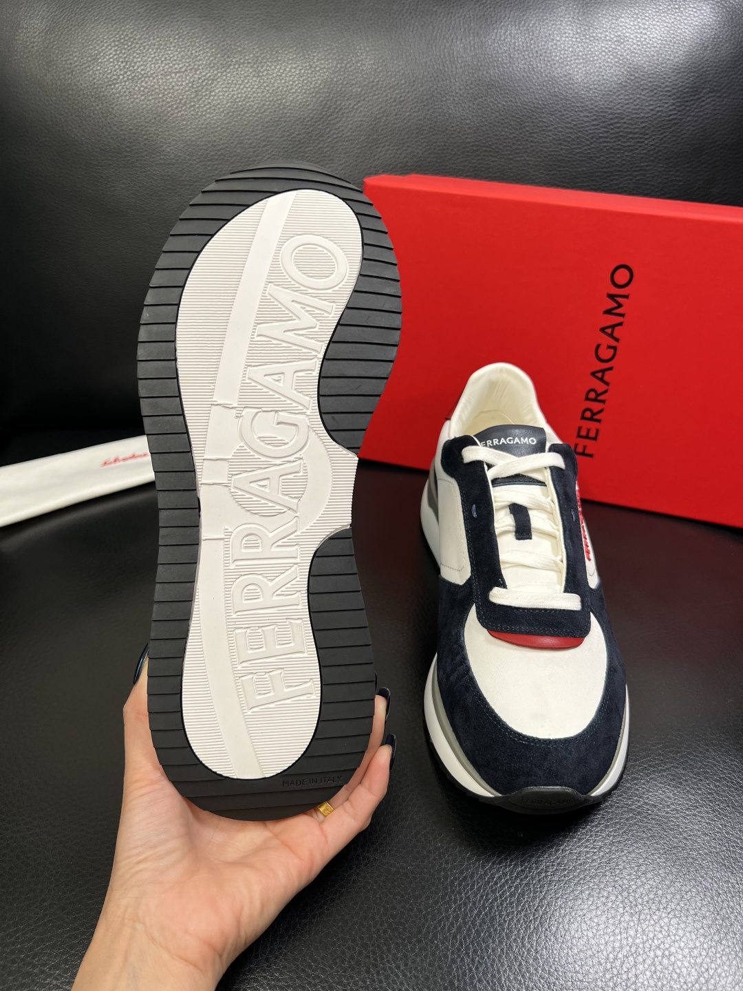 Ferragamo 高品质 顶级工艺品 菲拉格慕 专柜同步发售原厂配置，意大利进口原版牛皮，进口水染牛里