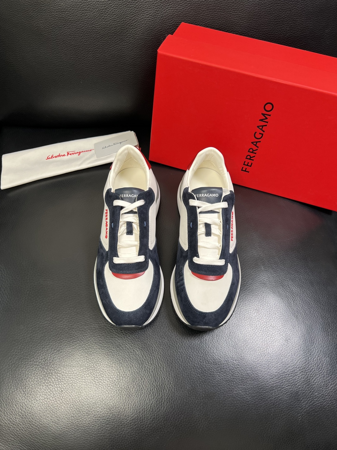 Ferragamo 高品质 顶级工艺品 菲拉格慕 专柜同步发售原厂配置，意大利进口原版牛皮，进口水染牛里