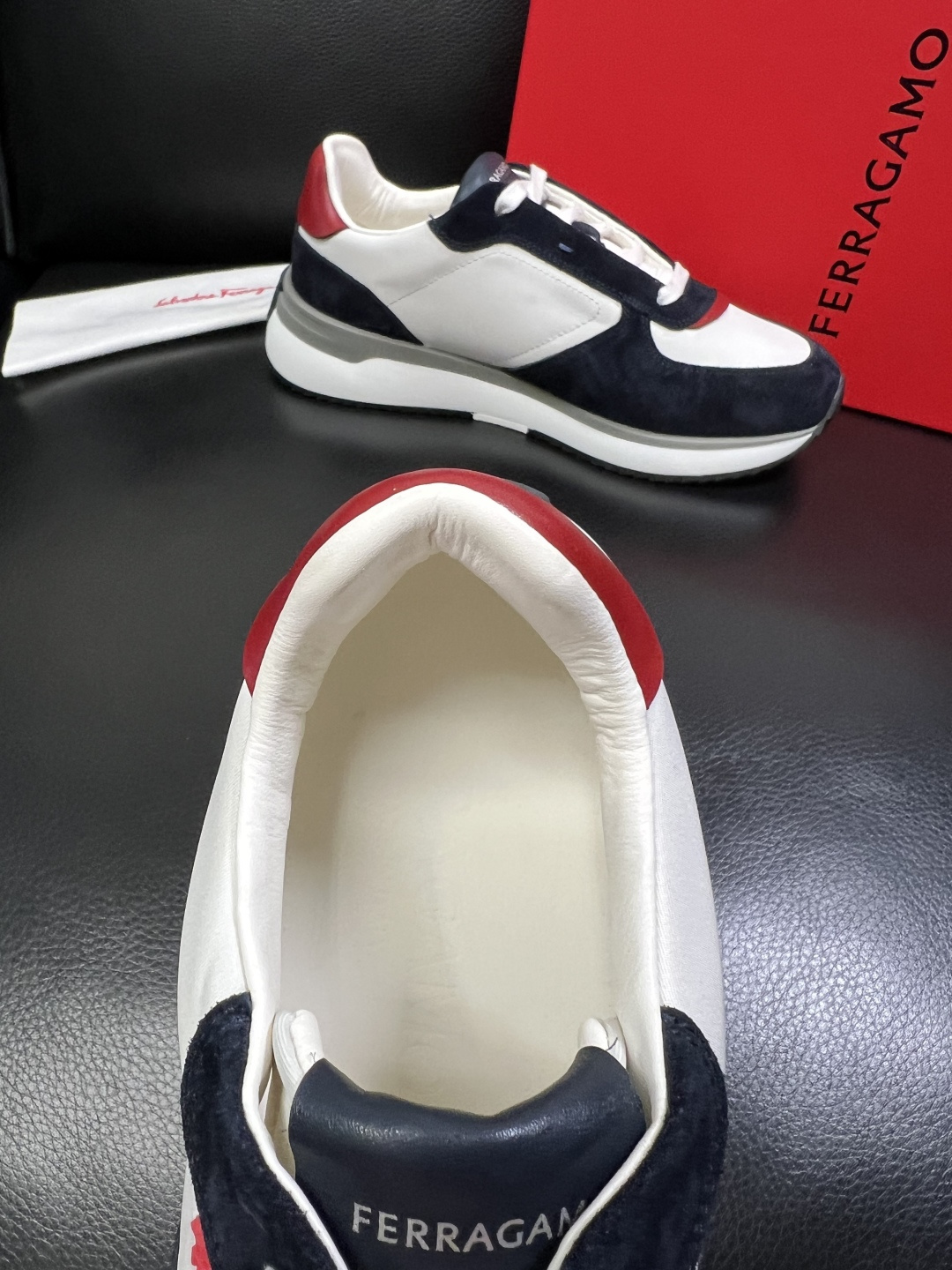 Ferragamo 高品质 顶级工艺品 菲拉格慕 专柜同步发售原厂配置，意大利进口原版牛皮，进口水染牛里