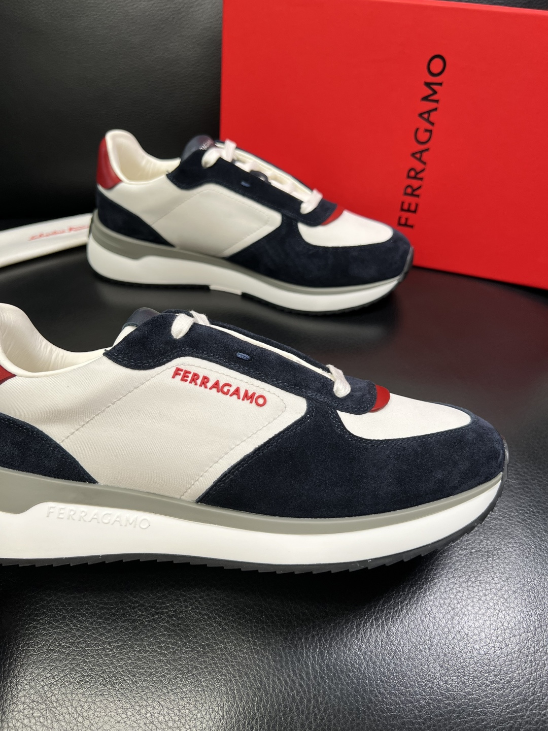 Ferragamo 高品质 顶级工艺品 菲拉格慕 专柜同步发售原厂配置，意大利进口原版牛皮，进口水染牛里